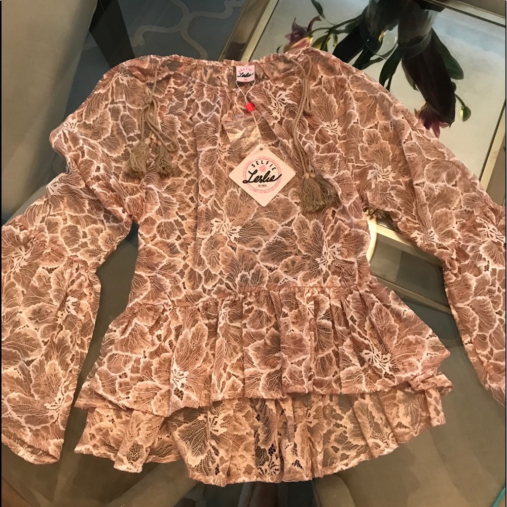 Selfie-Leslie NWT Mocha/White Lace Top Size Medium